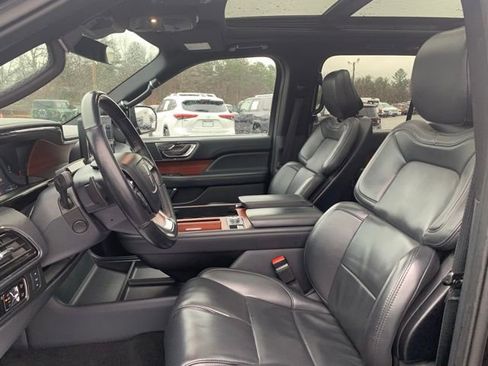 Used 2024 Lincoln Navigator Premiere image 25