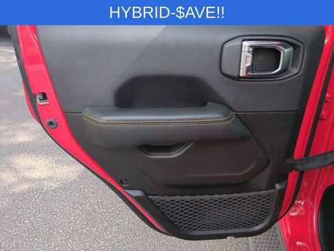 Used 2025 Jeep Wrangler Unlimited Sahara AWD/4WD image 25