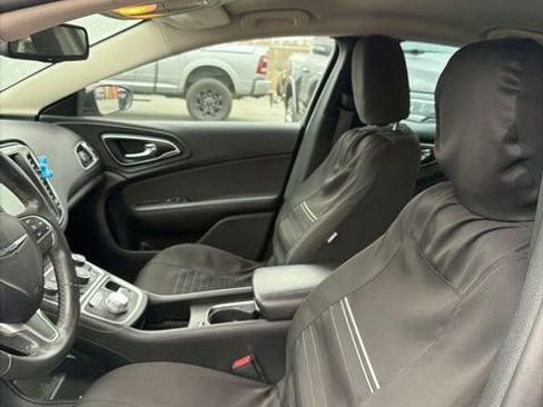 Used 2015 Chrysler 200 Limited w/ Convenience Group image 9