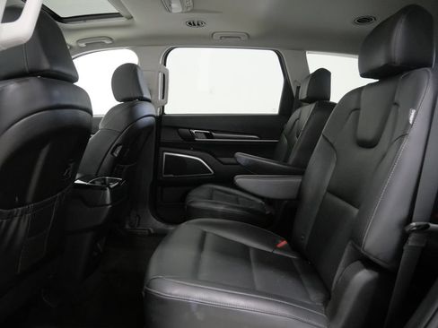 Used 2025 Kia Telluride S FWD image 26