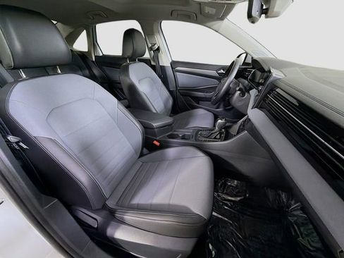 Used 2025 Volkswagen Jetta SE w/ Sunroof Package image 28