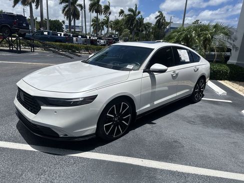 Used 2024 Honda Accord Touring image 4