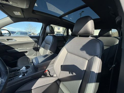 Certified 2020 Volkswagen Atlas Cross Sport SE w/ Panoramic Sunroof Package image 24