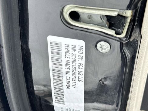 Used 2024 Chrysler Pacifica Touring-L image 14