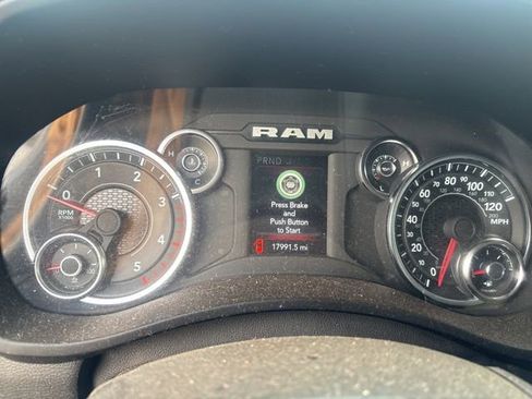 Used 2024 RAM 2500 Tradesman w/ Chrome Appearance Group image 12