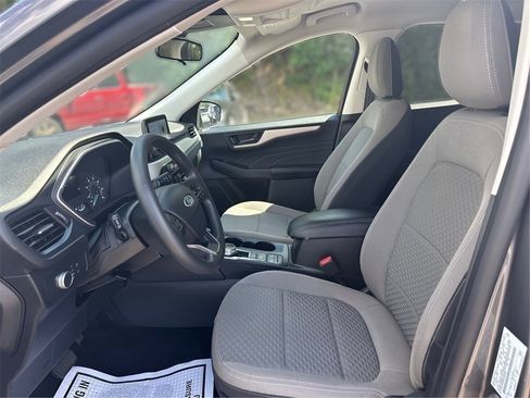 Used 2022 Ford Escape SE image 9