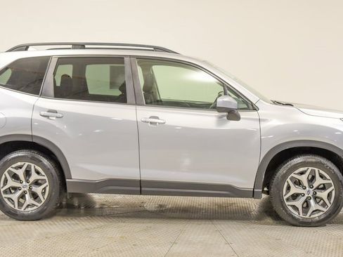 Used 2019 Subaru Forester Premium image 8