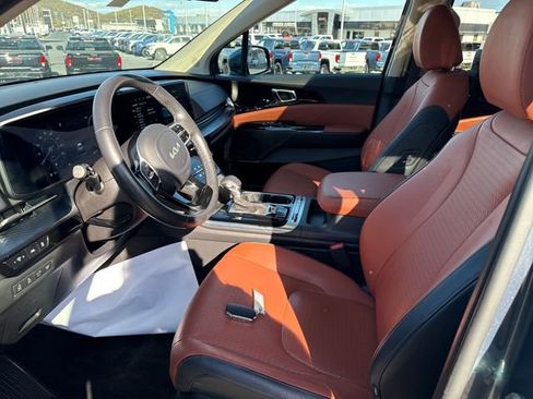 Certified 2024 Kia Carnival SX Prestige image 9