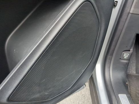 Used 2022 Ford Explorer Limited w/ Equipment Group 301A image 16