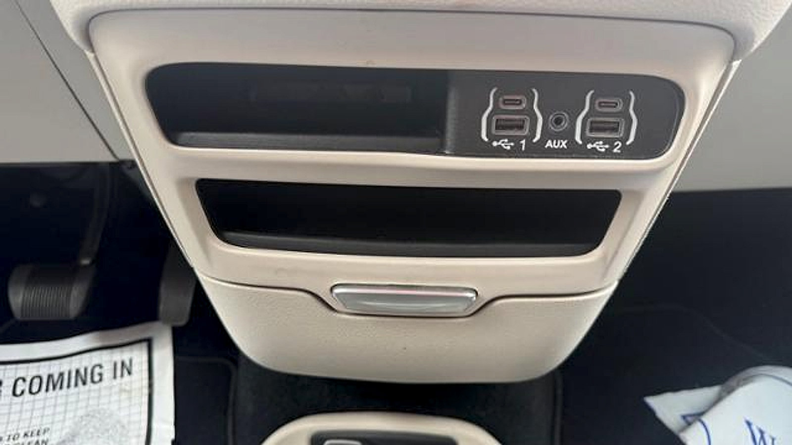 Used 2024 Chrysler Pacifica Touring-L FWD image 19