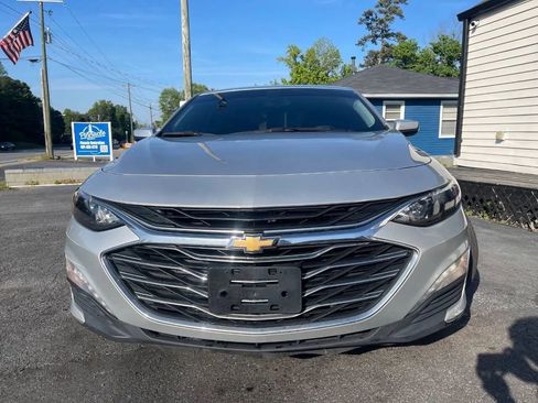 Used 2021 Chevrolet Malibu LT FWD image 2