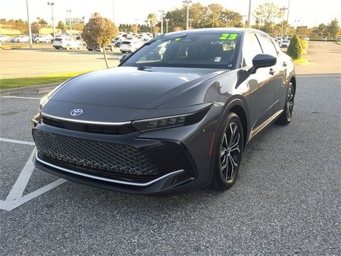 Used 2023 Toyota Crown Limited image 8