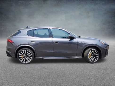 New 2023 Maserati Grecale Trofeo image 2