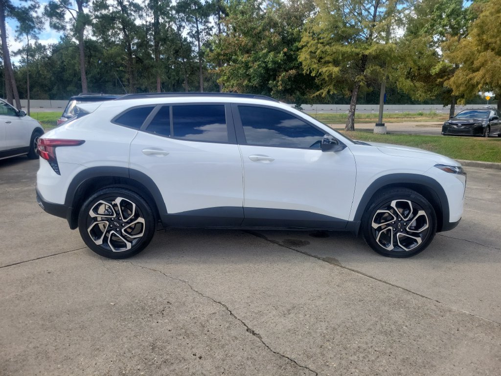 Used 2025 Chevrolet Trax RS w/ Sunroof Package FWD image 8