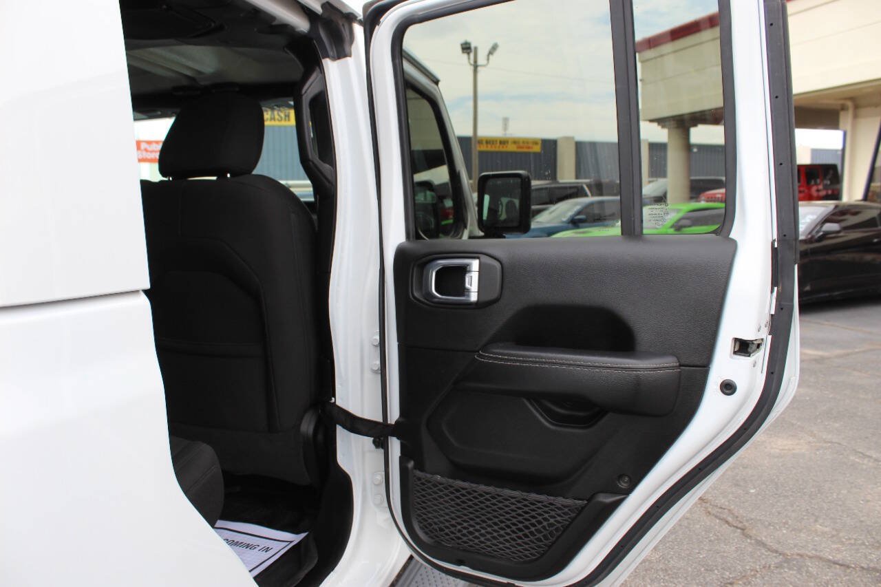 Used 2023 Jeep Gladiator Overland w/ Cold Weather Group AWD/4WD image 14