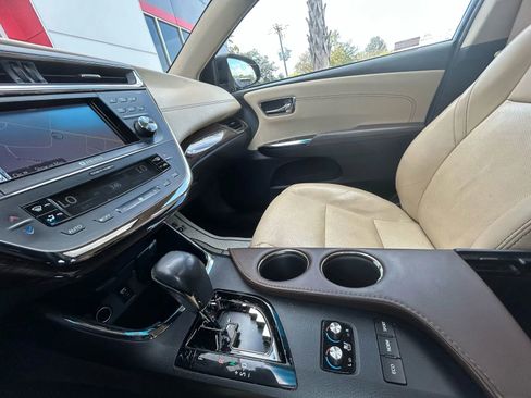 Used 2013 Toyota Avalon Limited w/ Technology Pkg image 13