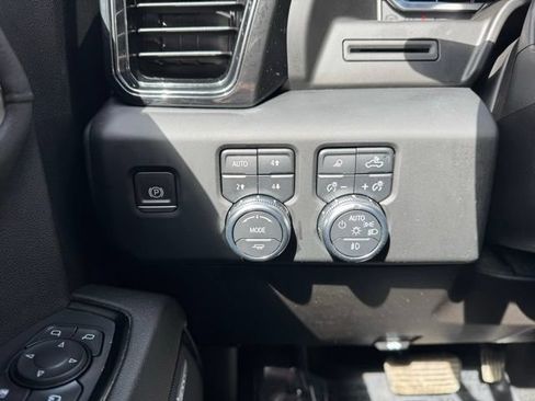 Certified 2024 GMC Sierra 1500 AT4 w/ AT4 Preferred Package AWD/4WD image 34