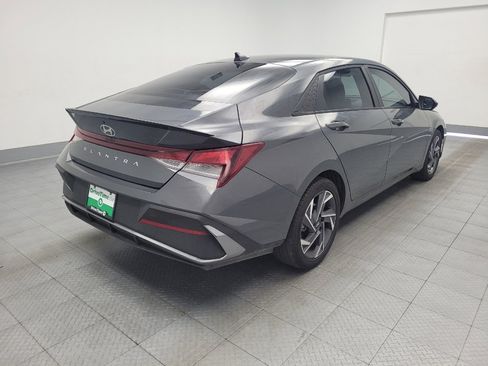 Used 2025 Hyundai Elantra Sport FWD image 9
