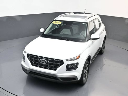 Certified 2026 Hyundai Venue SEL FWD image 21