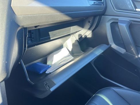 Used 2022 Volkswagen Tiguan SE w/ Panoramic Sunroof Package image 14