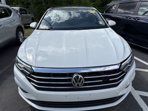 Used 2019 Volkswagen Jetta SE FWD image 3