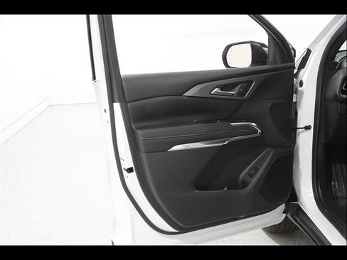 Used 2024 Chevrolet Traverse LT AWD/4WD image 4
