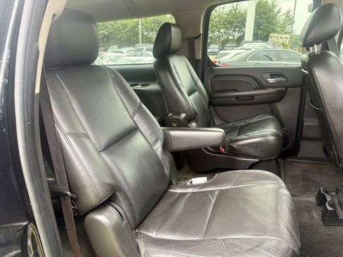 Used 2011 Cadillac Escalade ESV Luxury image 34