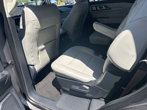 Certified 2025 Ford Explorer Platinum w/ Ultimate Package AWD/4WD image 17