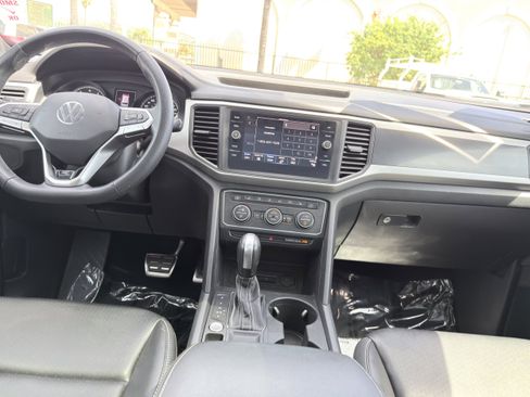 Used 2021 Volkswagen Atlas Cross Sport SE w/ Panoramic Sunroof Package FWD image 20