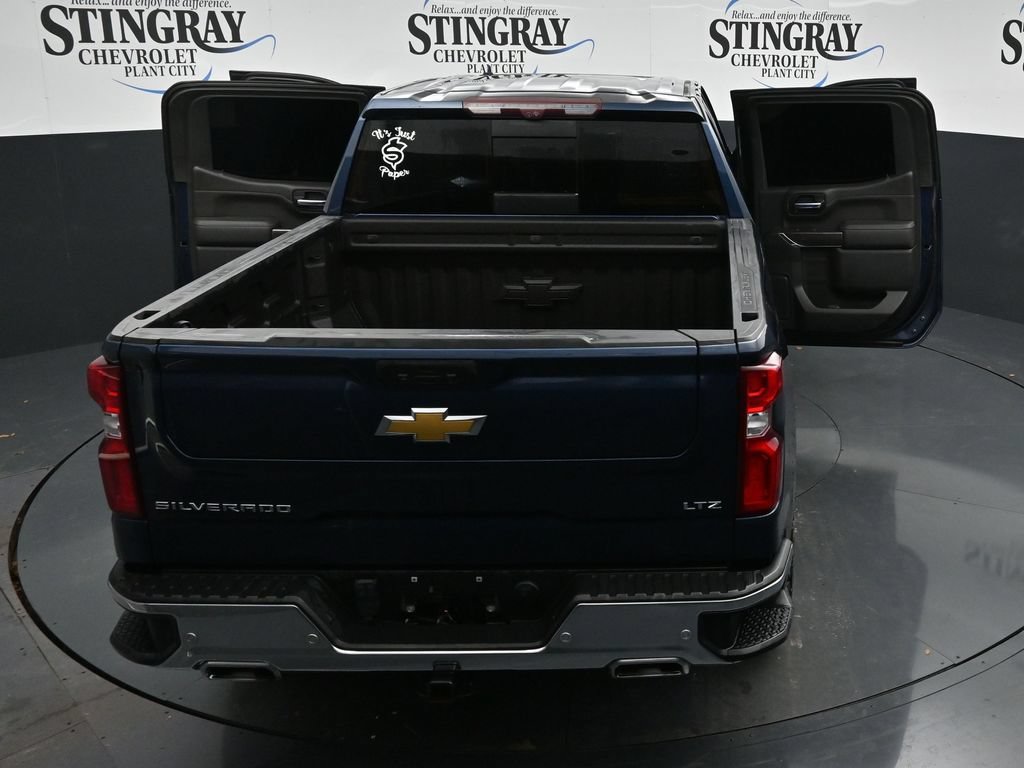 Used 2022 Chevrolet Silverado 1500 LTZ w/ LTZ Premium Package AWD/4WD image 35