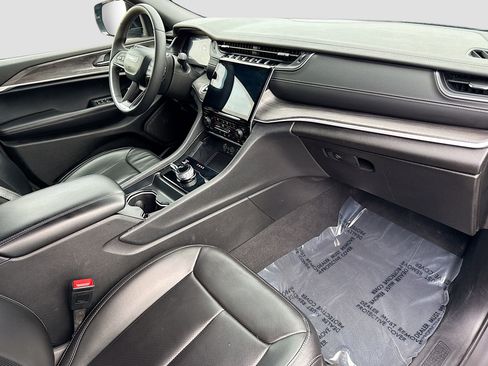 Used 2024 Jeep Grand Cherokee L Limited w/ Luxury Tech Group II image 13