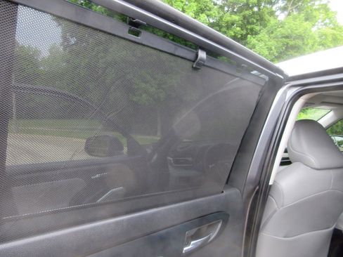 Used 2021 Toyota Highlander XLE FWD image 39