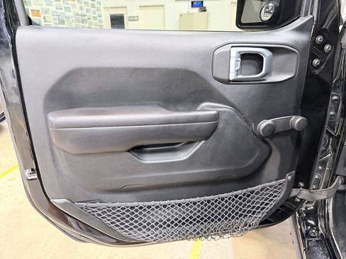 Used 2018 Jeep Wrangler Unlimited Sport AWD/4WD image 25