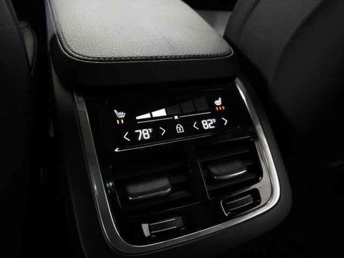 Used 2020 Volvo XC90 T6 Momentum w/ Protection Package Premier image 32