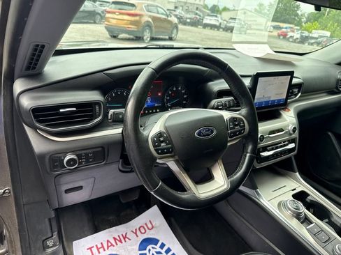 Used 2021 Ford Explorer XLT w/ Equipment Group 202A AWD/4WD image 14