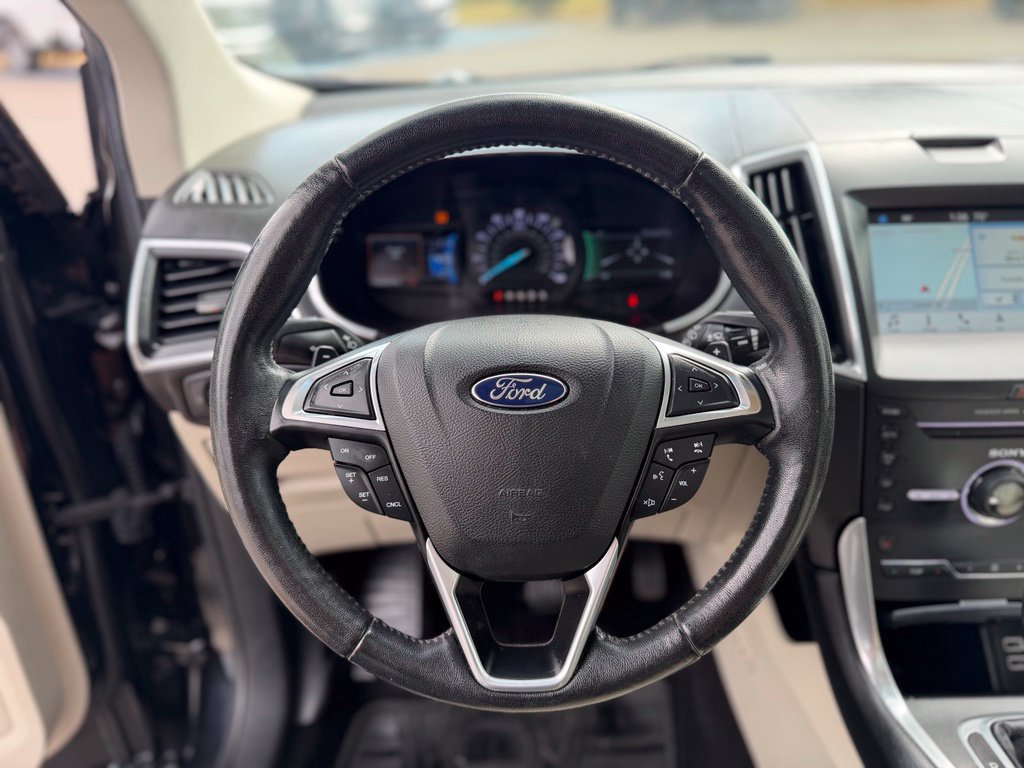 Used 2016 Ford Edge Titanium w/ Technology Package AWD/4WD image 23