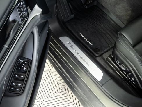 Certified 2025 Porsche Panamera 4 image 7