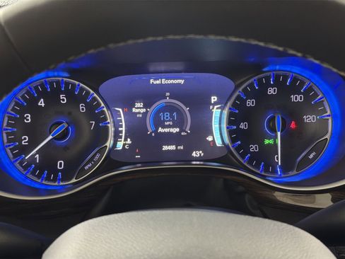 Used 2024 Chrysler Pacifica Limited image 17