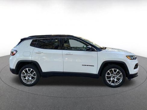 Used 2025 Jeep Compass Limited image 8