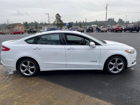 Used 2013 Ford Fusion SE FWD image 4