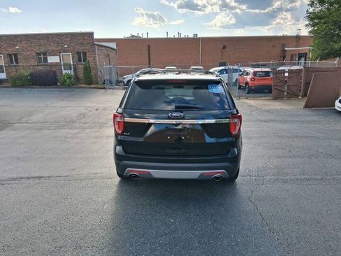 Used 2017 Ford Explorer XLT w/ Equipment Group 202A FWD image 6