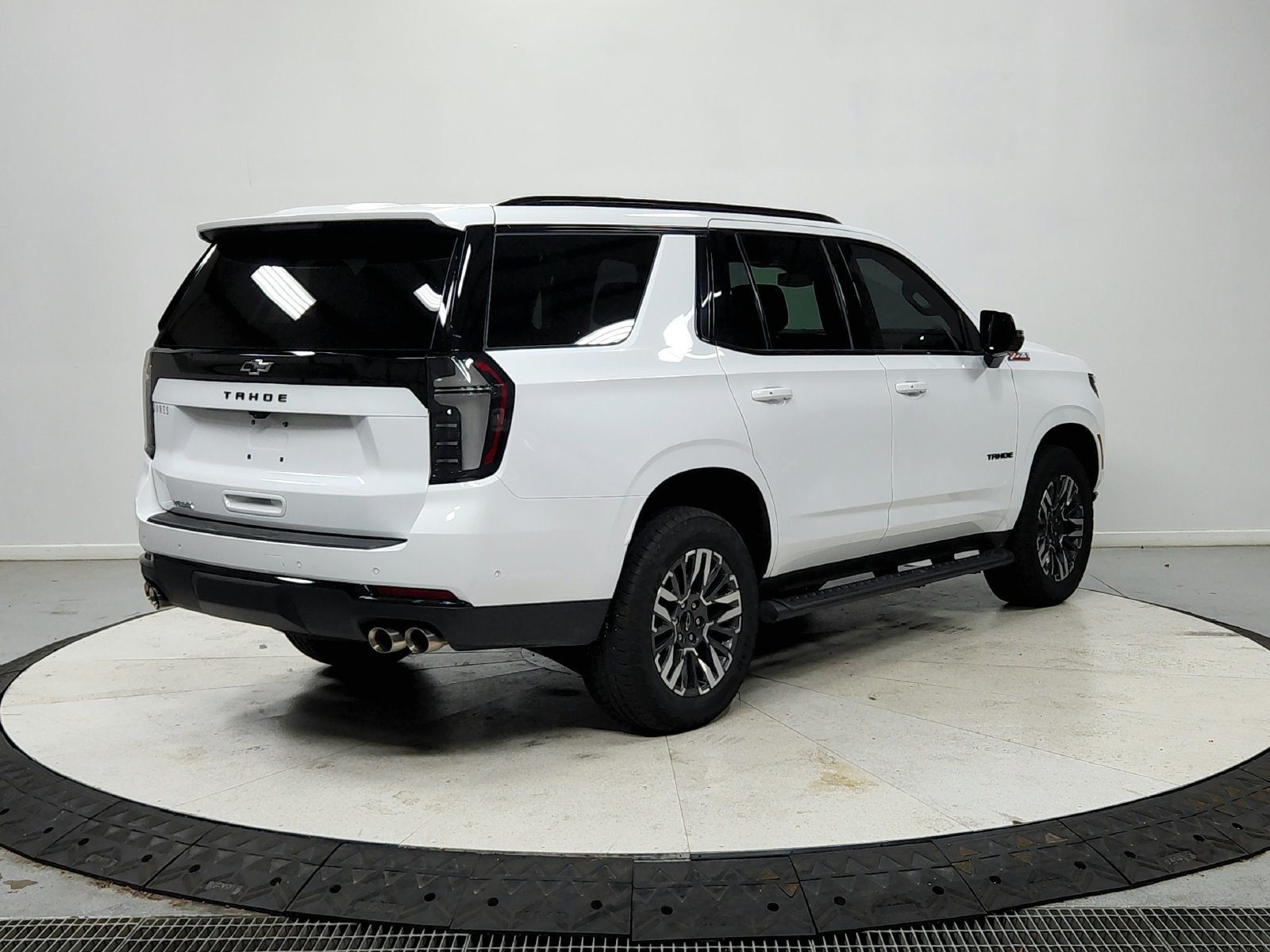 Used 2026 Chevrolet Tahoe Z71 w/ Comfort Package AWD/4WD image 8