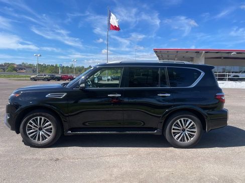 Used 2024 Nissan Armada SL w/ Captain's Chairs Package image 4