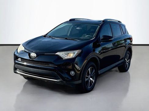Used 2018 Toyota RAV4 XLE FWD image 3