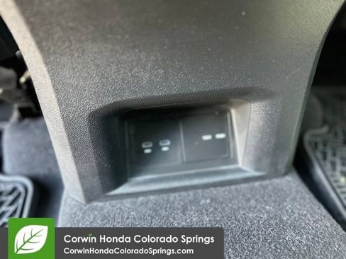 Used 2022 Volkswagen Atlas SE AWD/4WD image 25