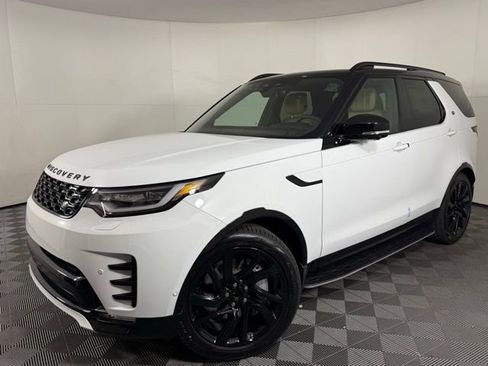 Used 2025 Land Rover Discovery Dynamic SE image 2