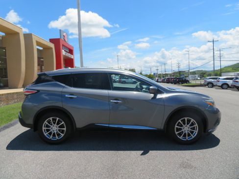 Used 2018 Nissan Murano SL w/ Moonroof Package image 2