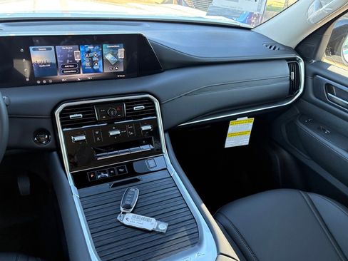 New 2026 Nissan Armada SV image 10