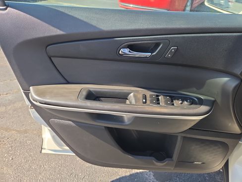 Used 2010 GMC Acadia SLT AWD/4WD image 11
