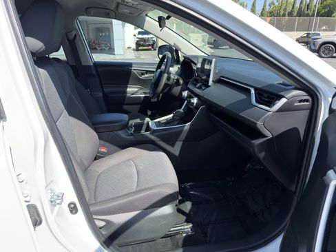 Used 2025 Toyota RAV4 XLE FWD image 10